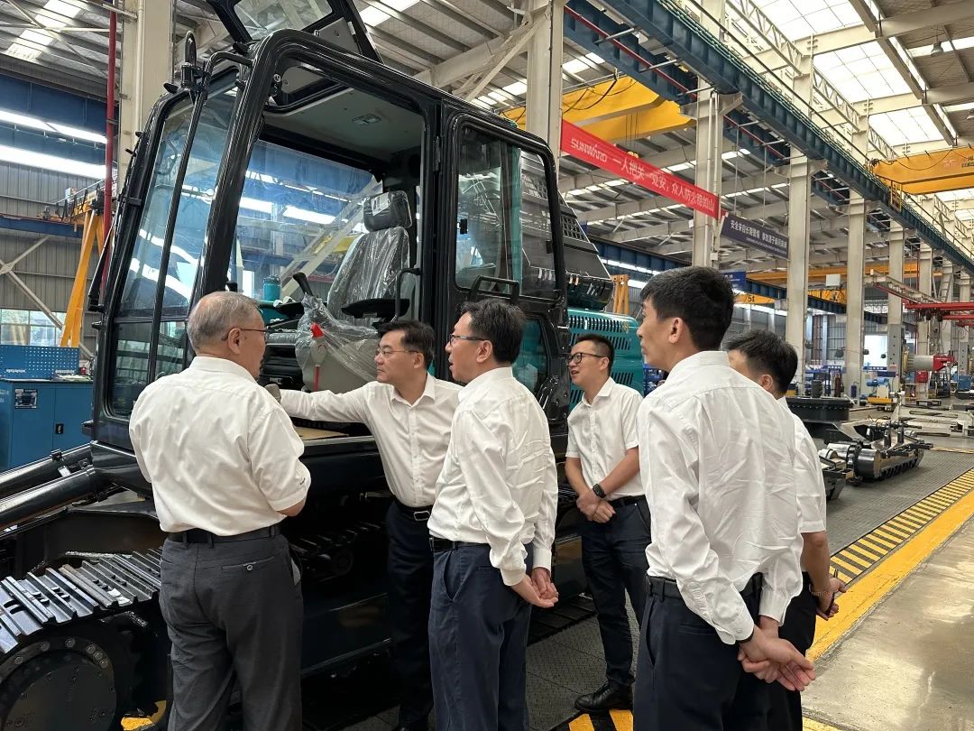 中国联通集团副总司理梁宝俊到访必发智能