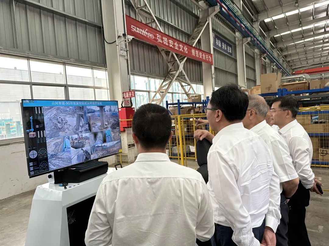 中国联通集团副总司理梁宝俊到访必发智能