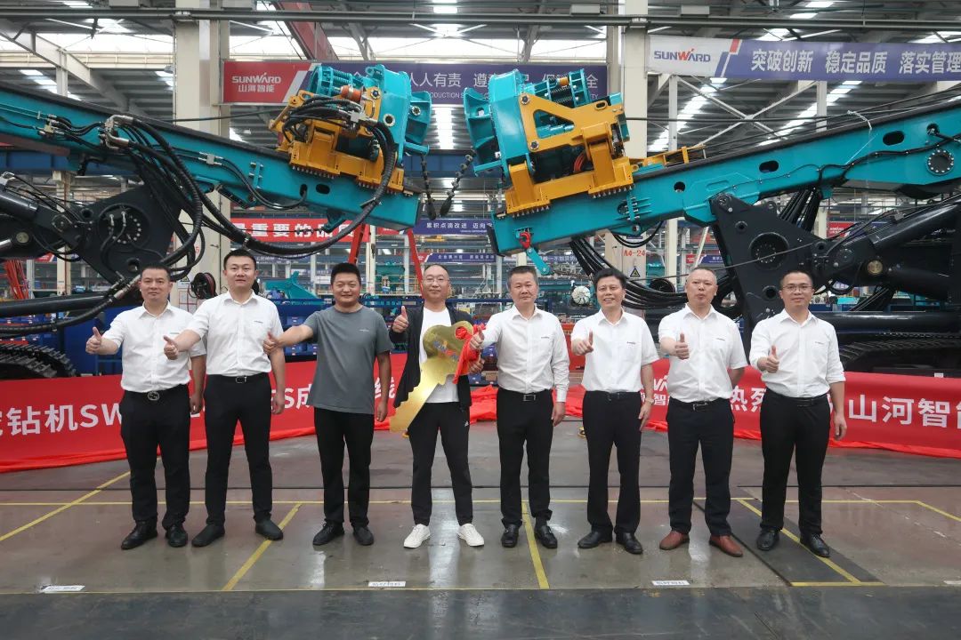 助力“双碳”、绿动未来！必发智能增程式电动旋挖钻机、液压混淆动力旋挖钻机齐交付