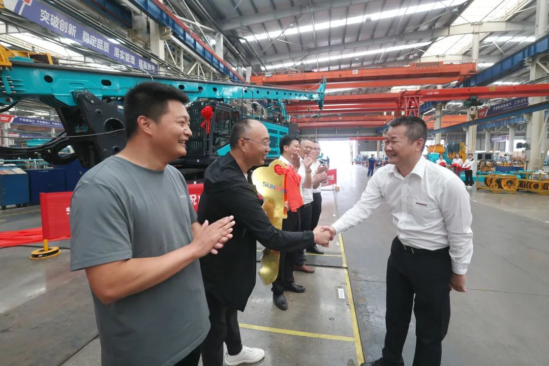 助力“双碳”、绿动未来！必发智能增程式电动旋挖钻机、液压混淆动力旋挖钻机齐交付