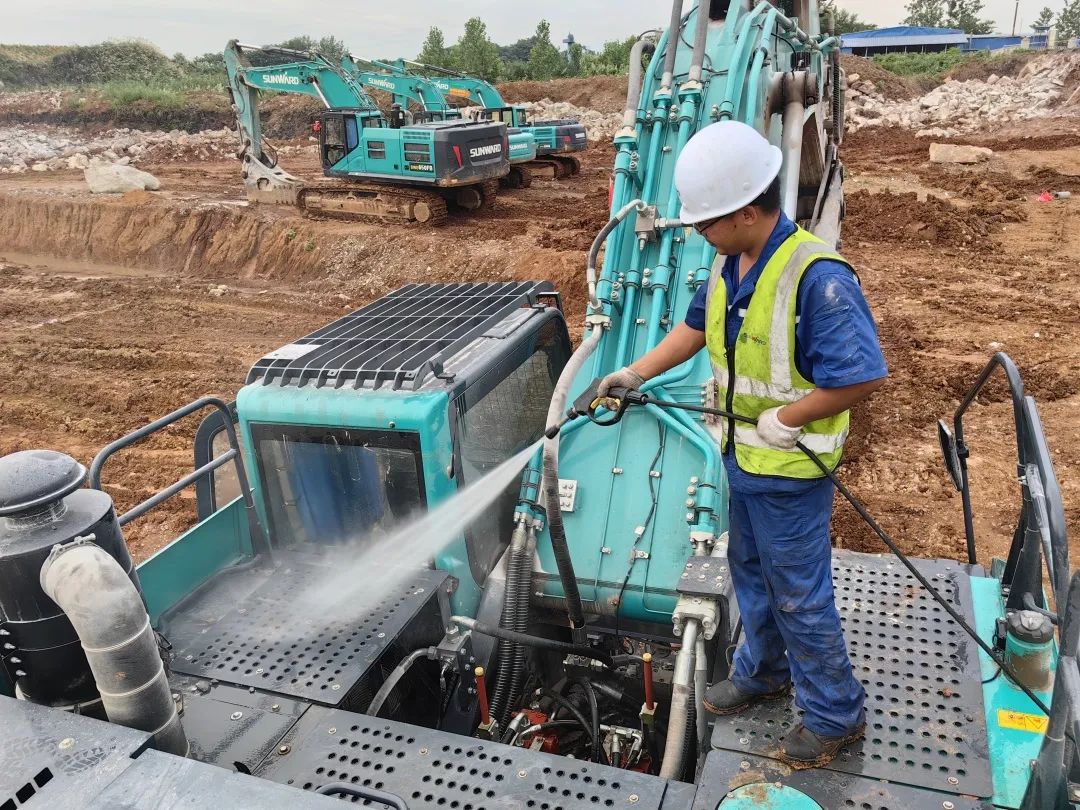 品质必发，，，，专心折务！必发智能挖掘机2023年效劳万里行正式出征