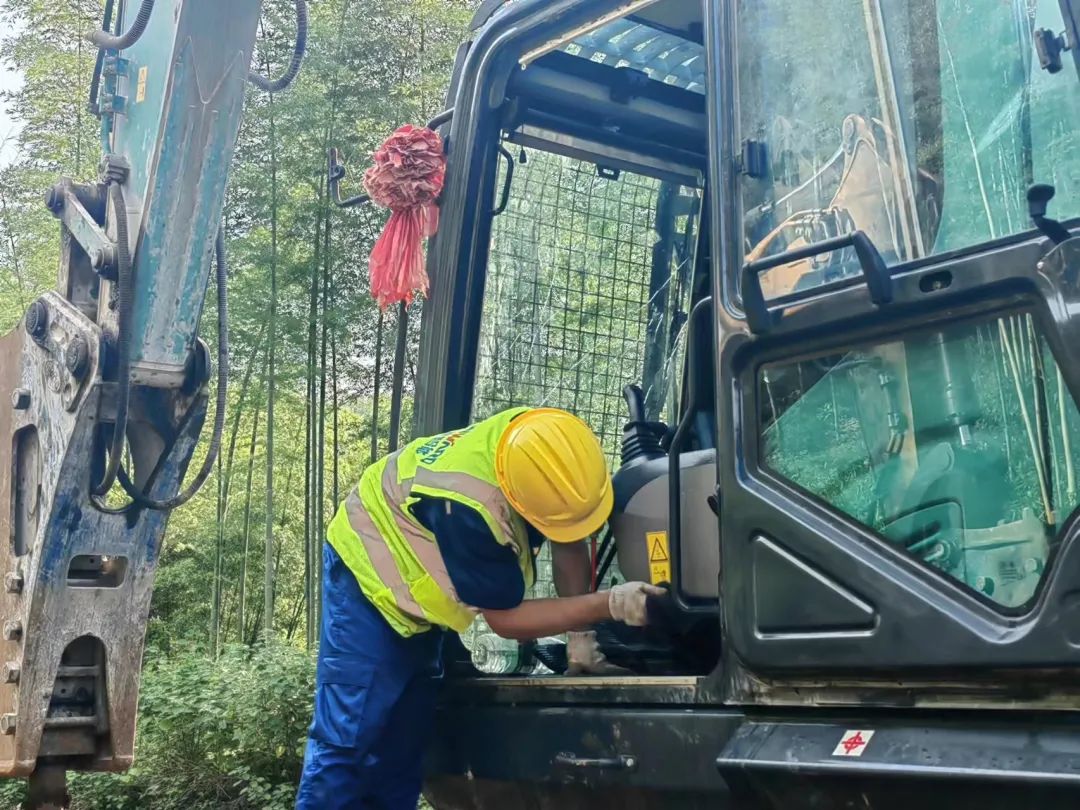 品质必发，，，，专心折务！必发智能挖掘机2023年效劳万里行正式出征