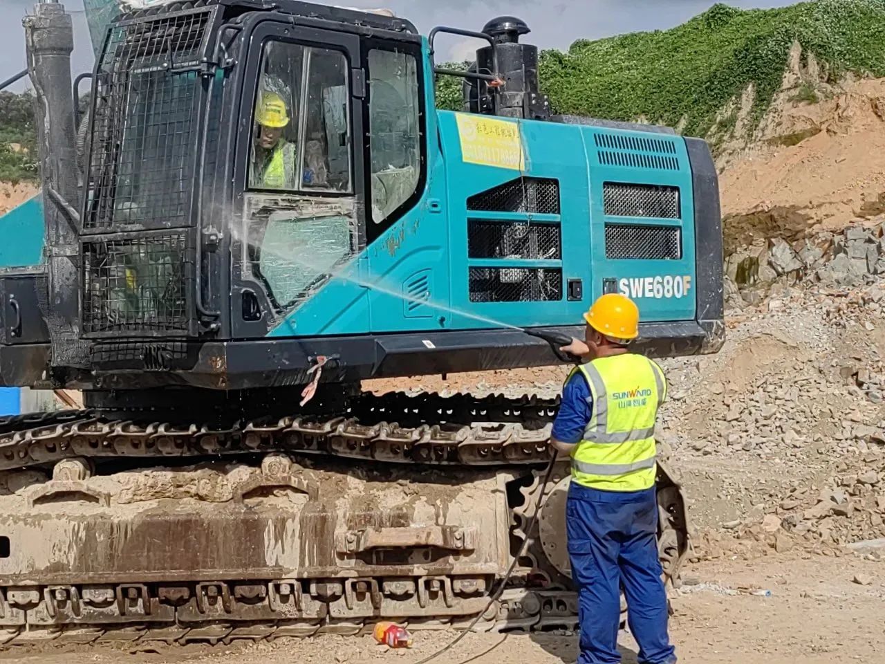 步履一直，，，，效劳不止！必发智能挖掘机效劳万里行火热举行中