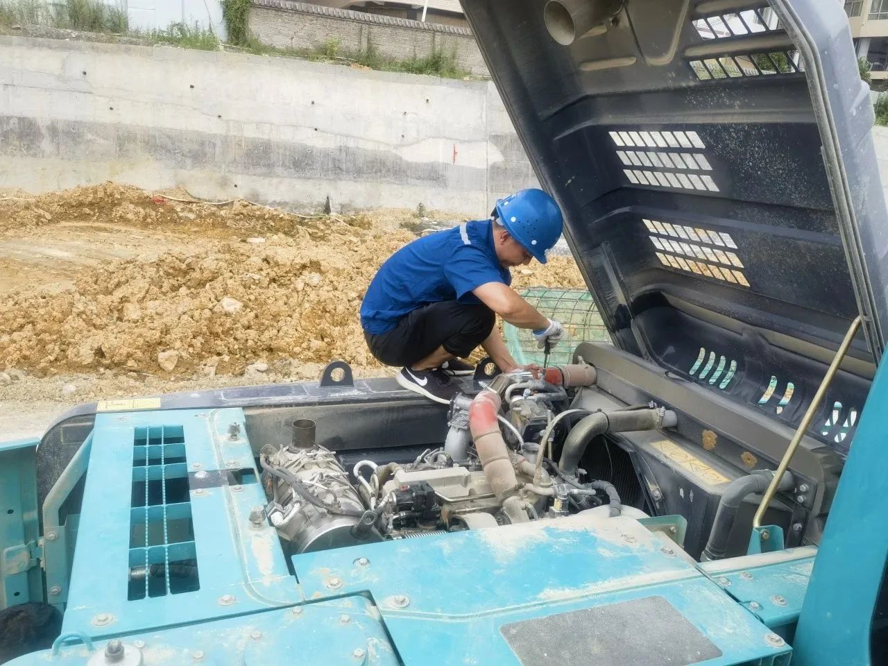 步履一直，，，，效劳不止！必发智能挖掘机效劳万里行火热举行中