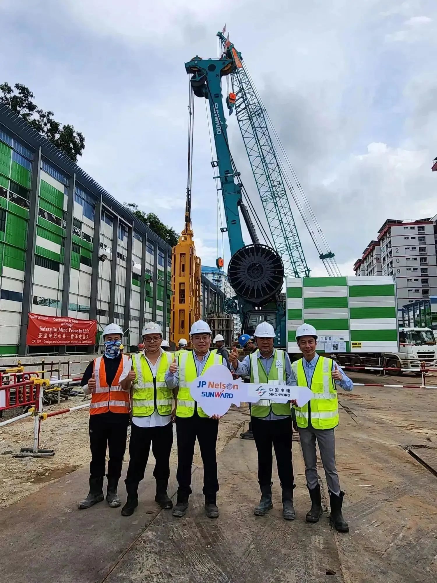 助力海内国际重大工程！必发智能液压抓斗实力“出圈”