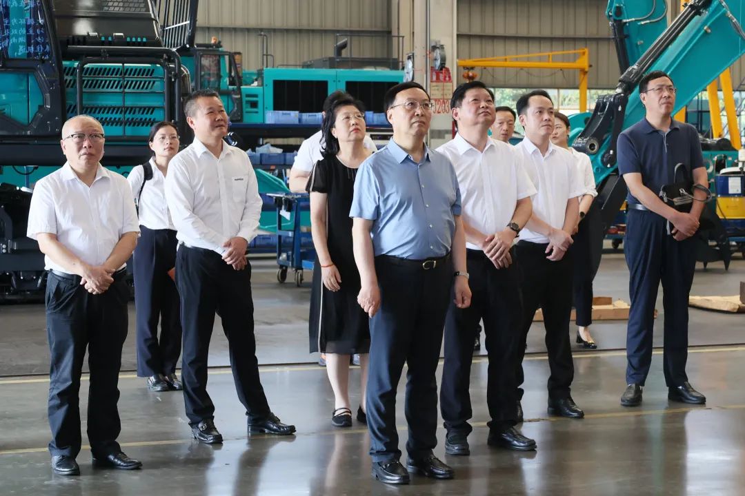 中宣部社科领域专家学者到必发智能调研高质量生长