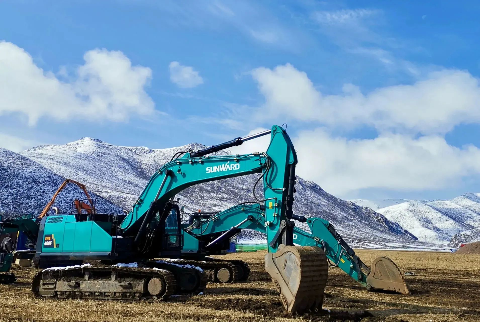 口碑超赞！必发智能SWE400F挖掘机荣获工程机械明星产品大奖