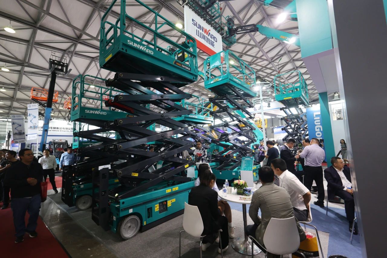 精品出击，，，，，闪灼魔都！必发智能全系列高空机械亮相2023亚洲国际高空展