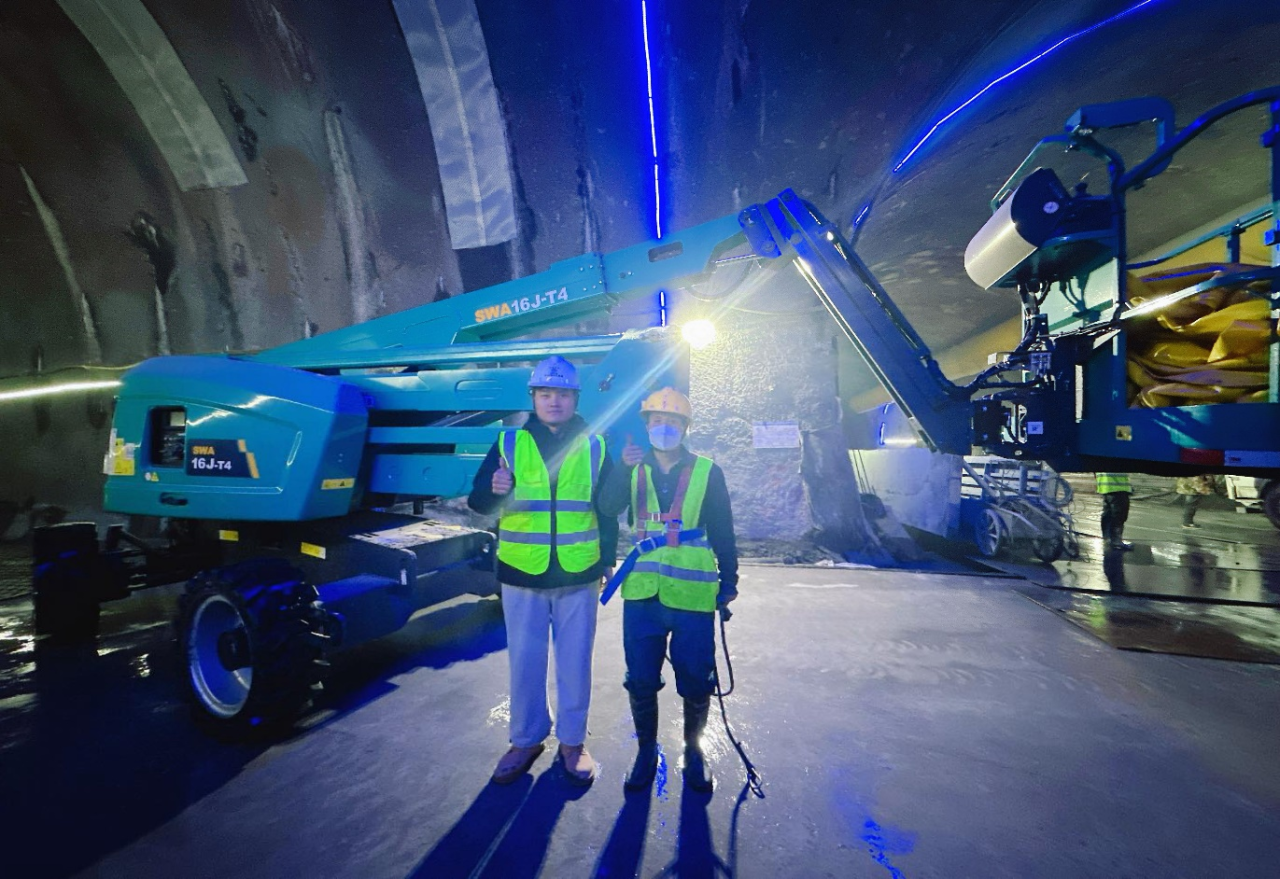 不惧高海拔挑战！必发智能高空机械实力助建川藏铁路