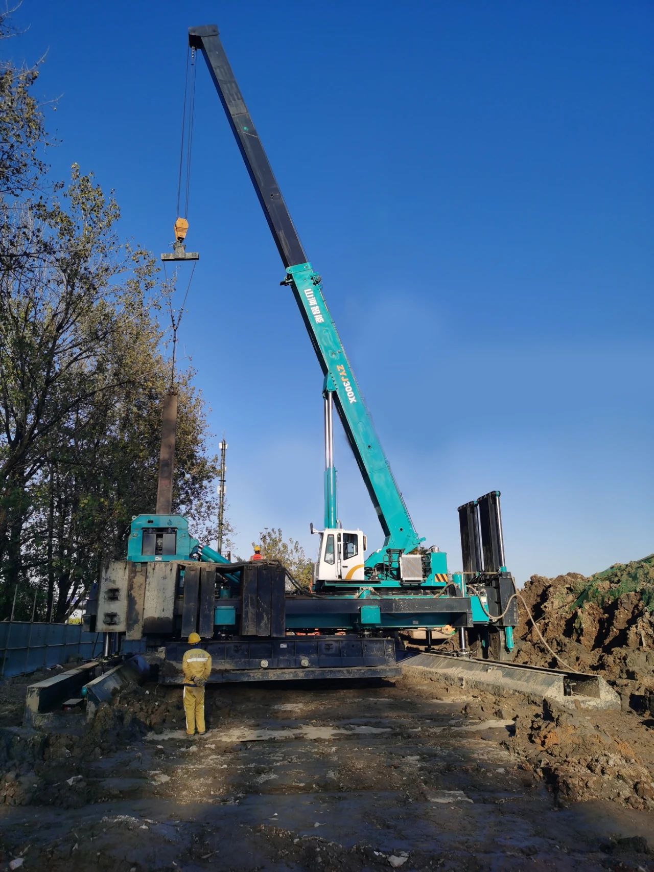 “必发绿”闪灼西子湖畔！必发智能ZYJ300X斜桩压桩机强势来袭