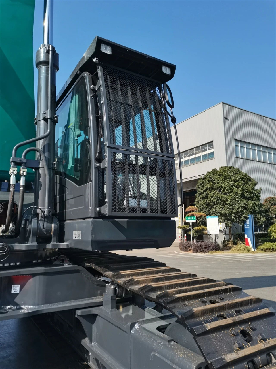 定制开发、功效更强！必发智能SWE750ELR加长臂液压挖掘机下线交付