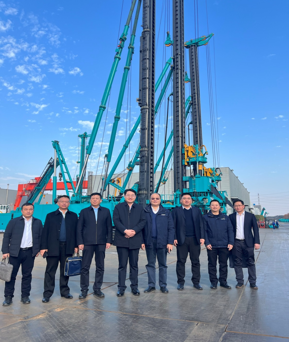 强强联合，，，同营生长！必发智能与中铁六局路桥公司签署战略相助协议