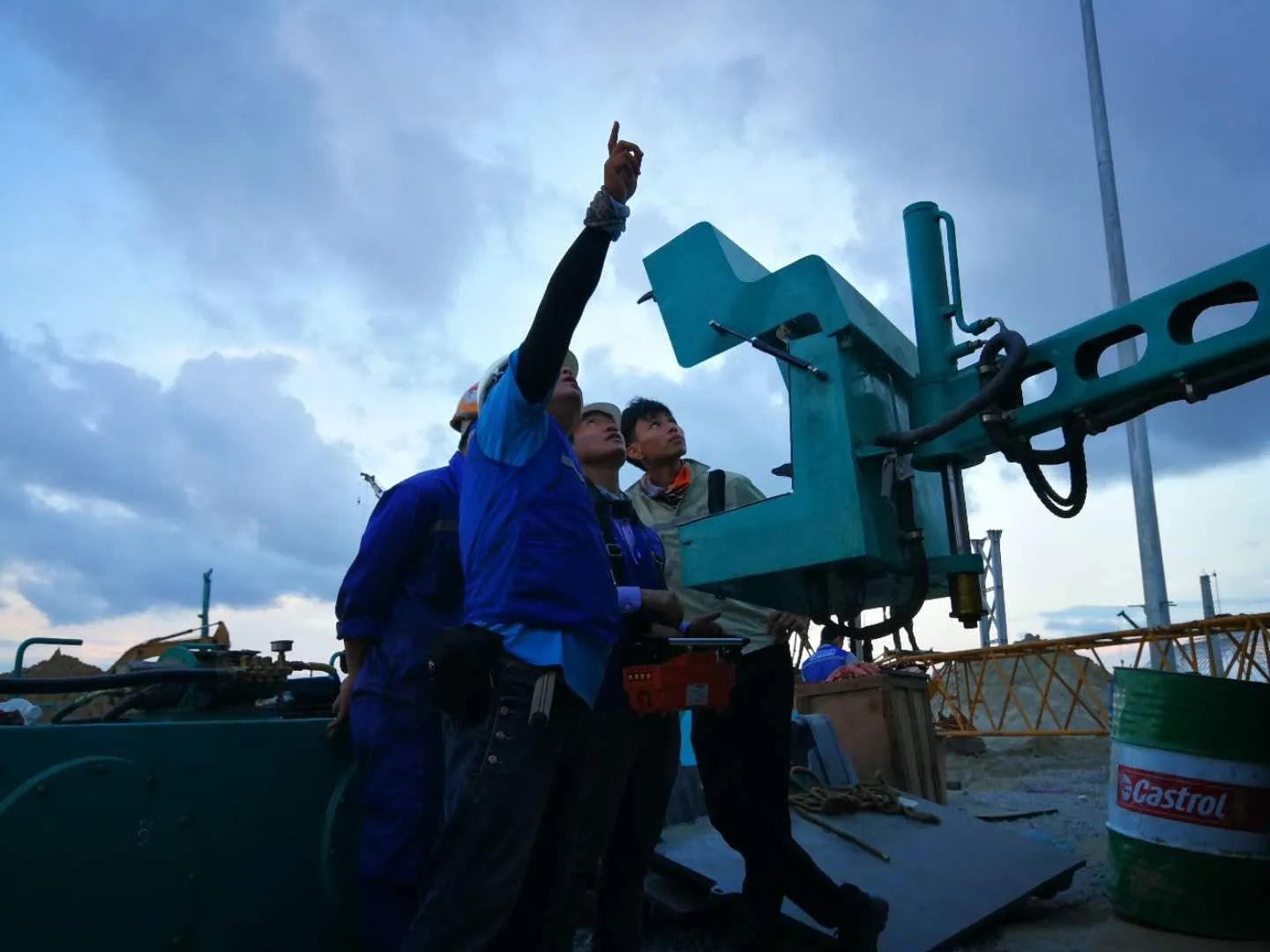 看必发工匠们怎样用一双巧手“拿捏”事情、创立“事业”