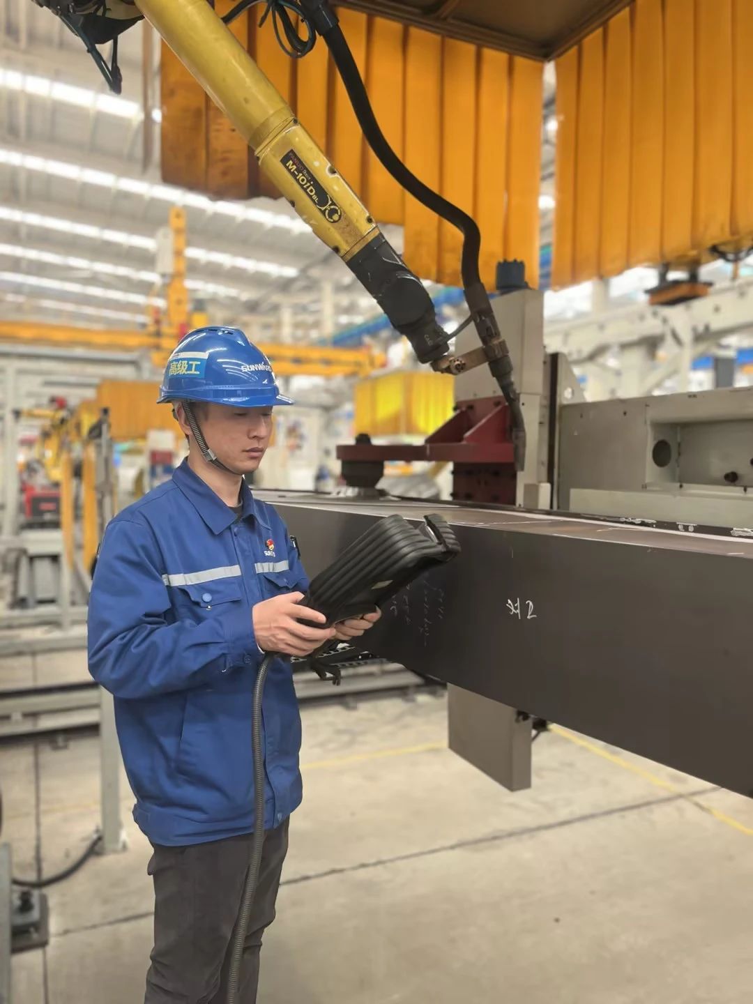 看必发工匠们怎样用一双巧手“拿捏”事情、创立“事业”