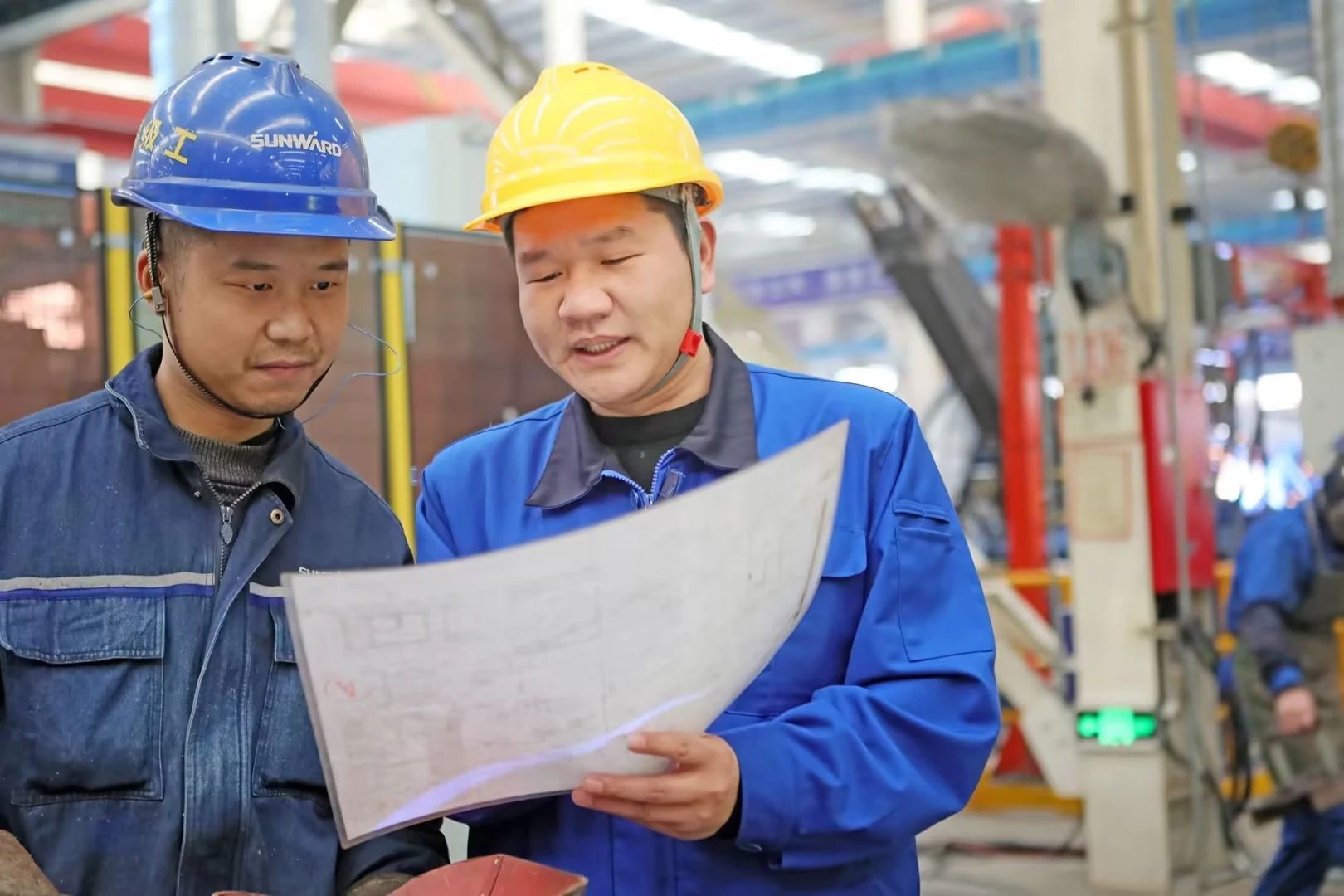 看必发工匠们怎样用一双巧手“拿捏”事情、创立“事业”