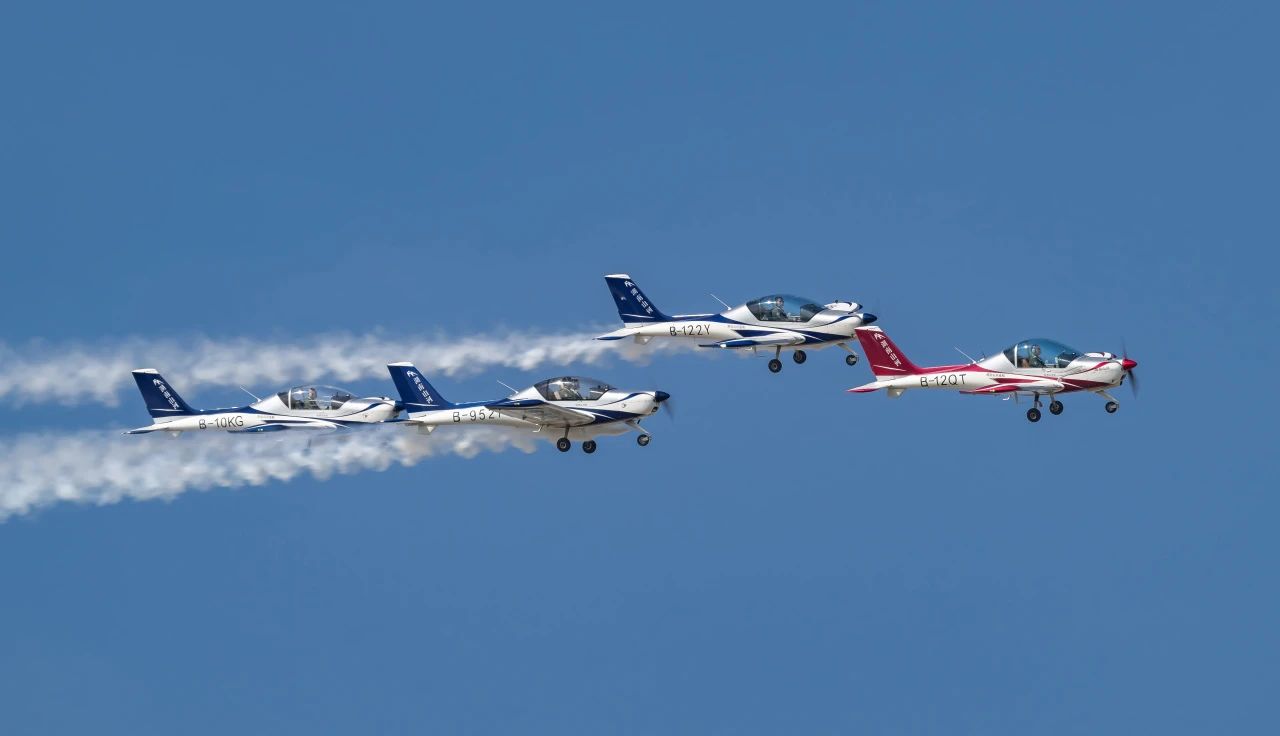 二十载磨砺，，，，，，“阿若拉”飞机累计航行时间突破11万小时！