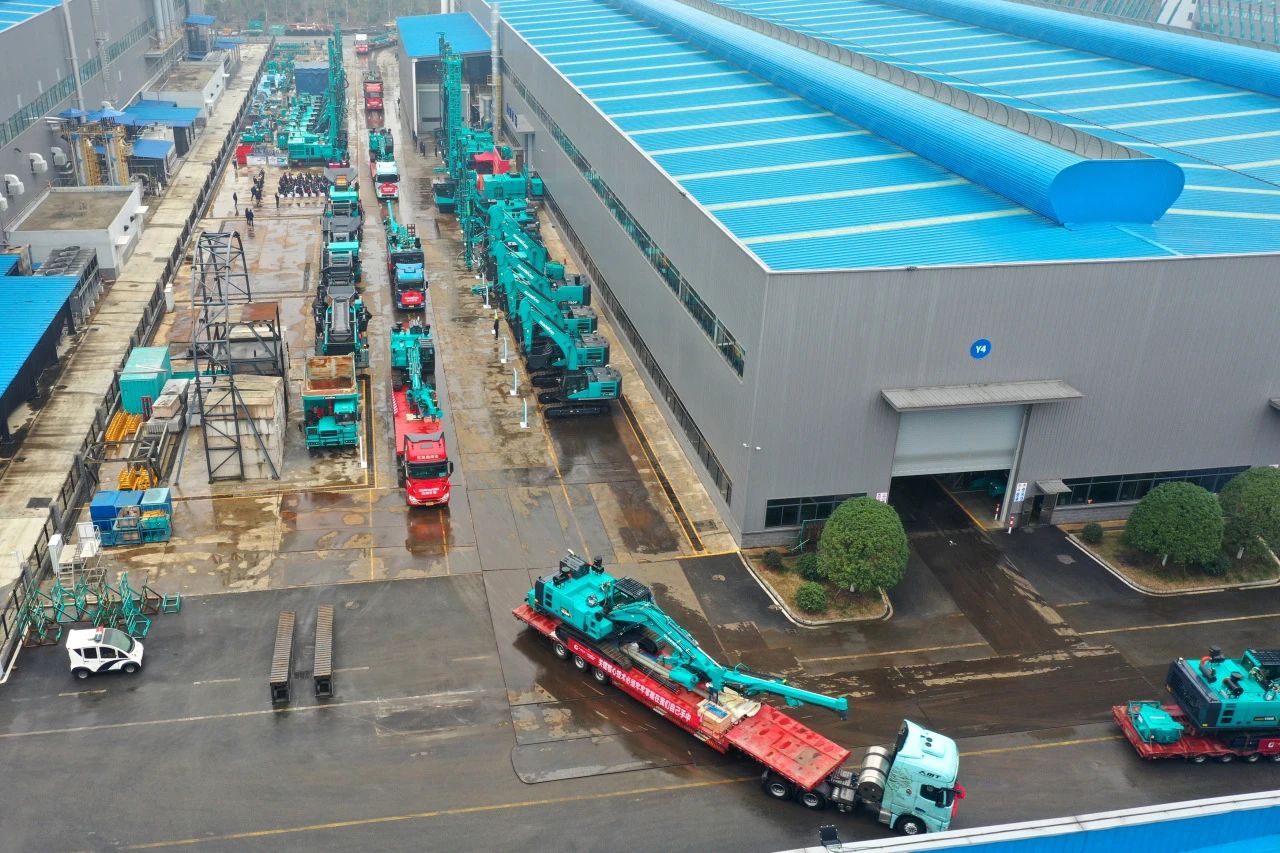 启新程，，，，，，，向未来！必发矿岩揭牌庆典暨新春发货仪式圆满举行