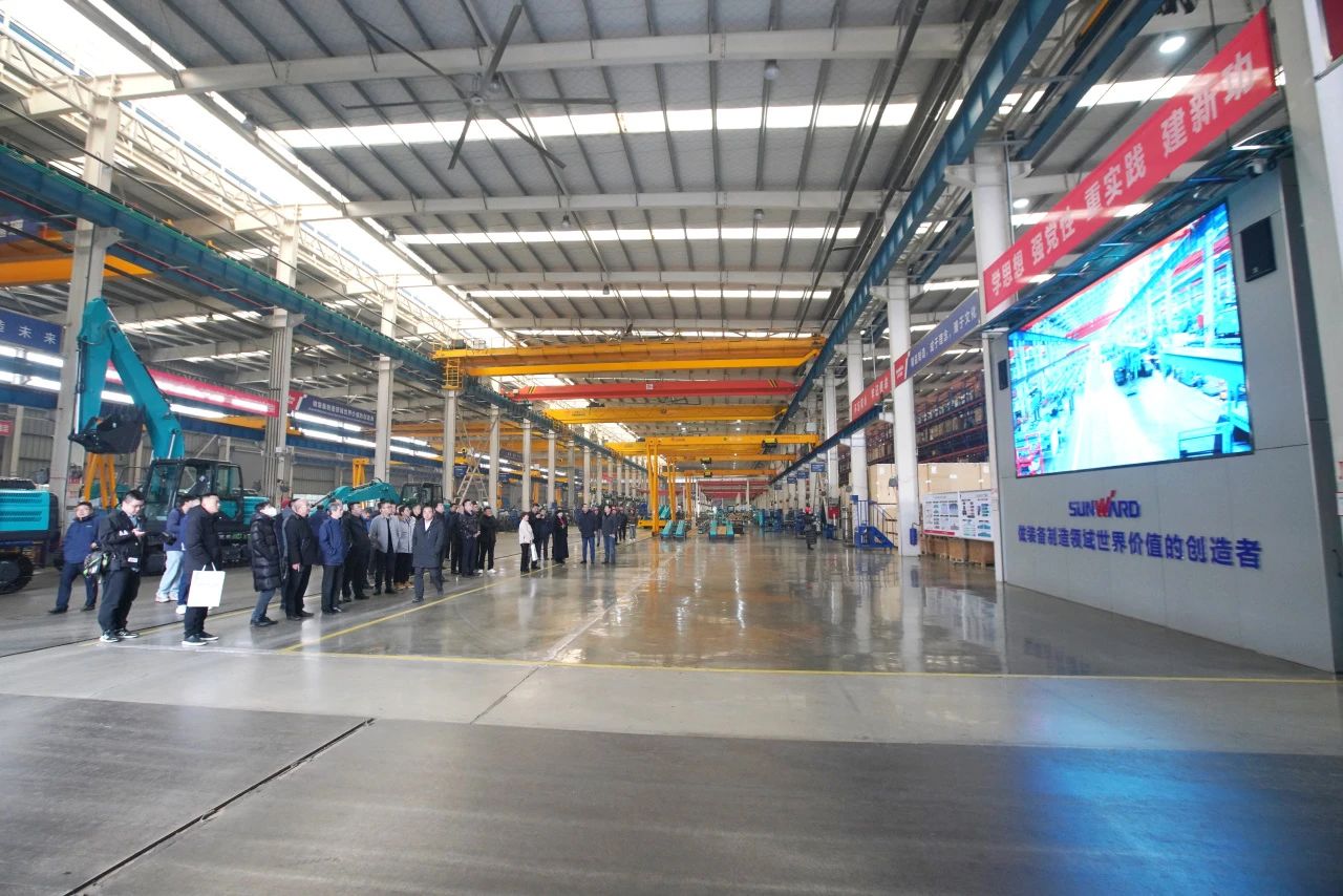 启新程，，，，，，，向未来！必发矿岩揭牌庆典暨新春发货仪式圆满举行