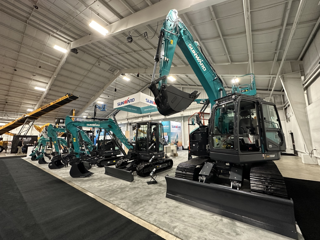 必发智能亮相加拿大最大重型装备展