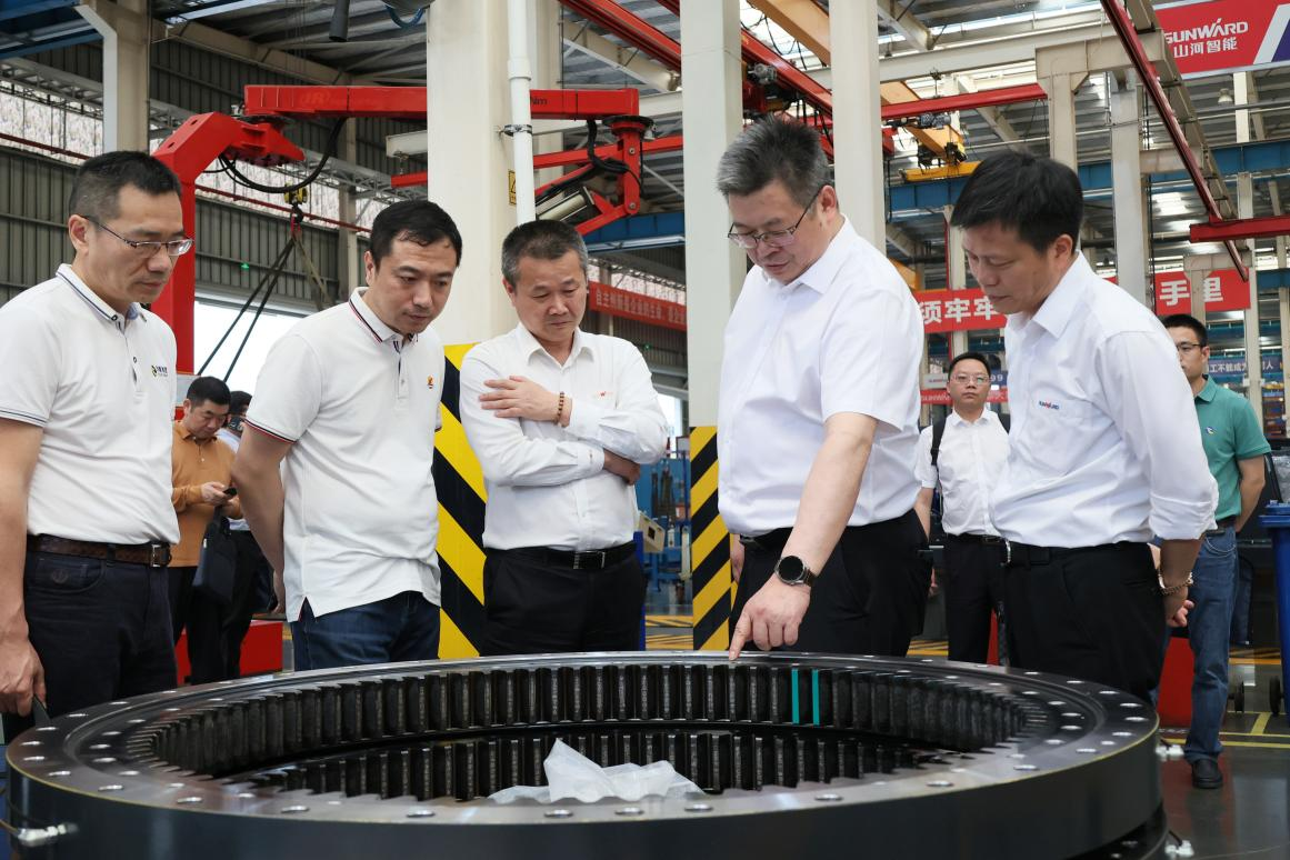 湖南钢铁集团党委书记、董事长李建宇到必发智能调研交流