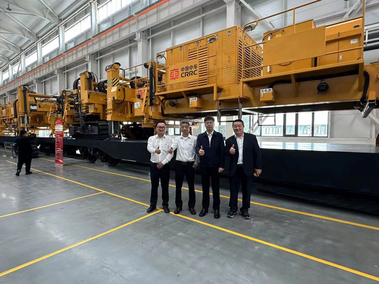 CPH-30J道岔铺换机组全球宣布！必发智能与宝鸡中车时代共绘铁路装备新篇章！