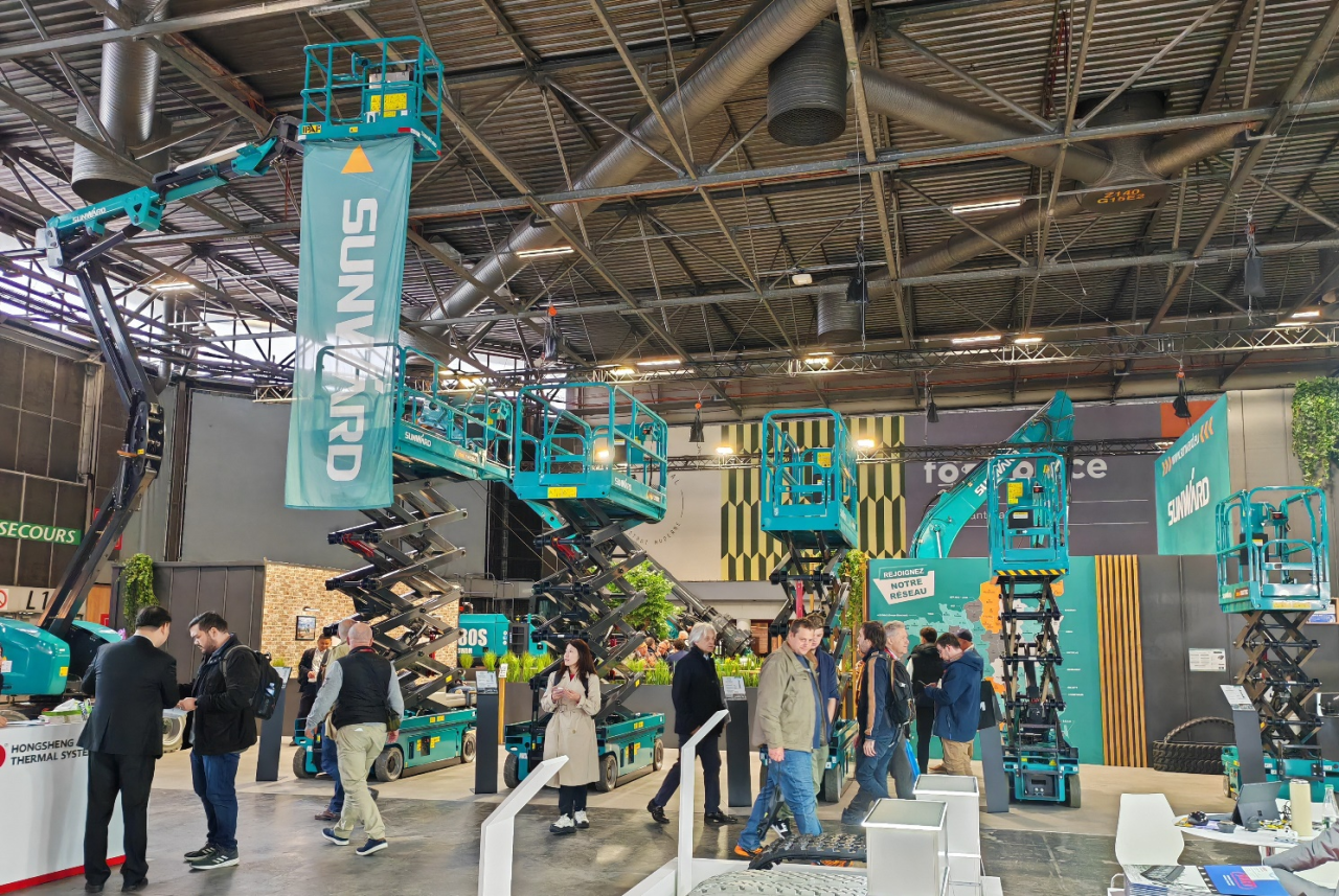 必发智能高空机械闪灼2024法国工程机械展