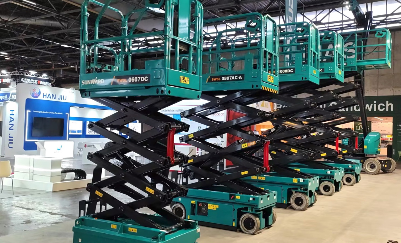 必发智能高空机械闪灼2024法国工程机械展