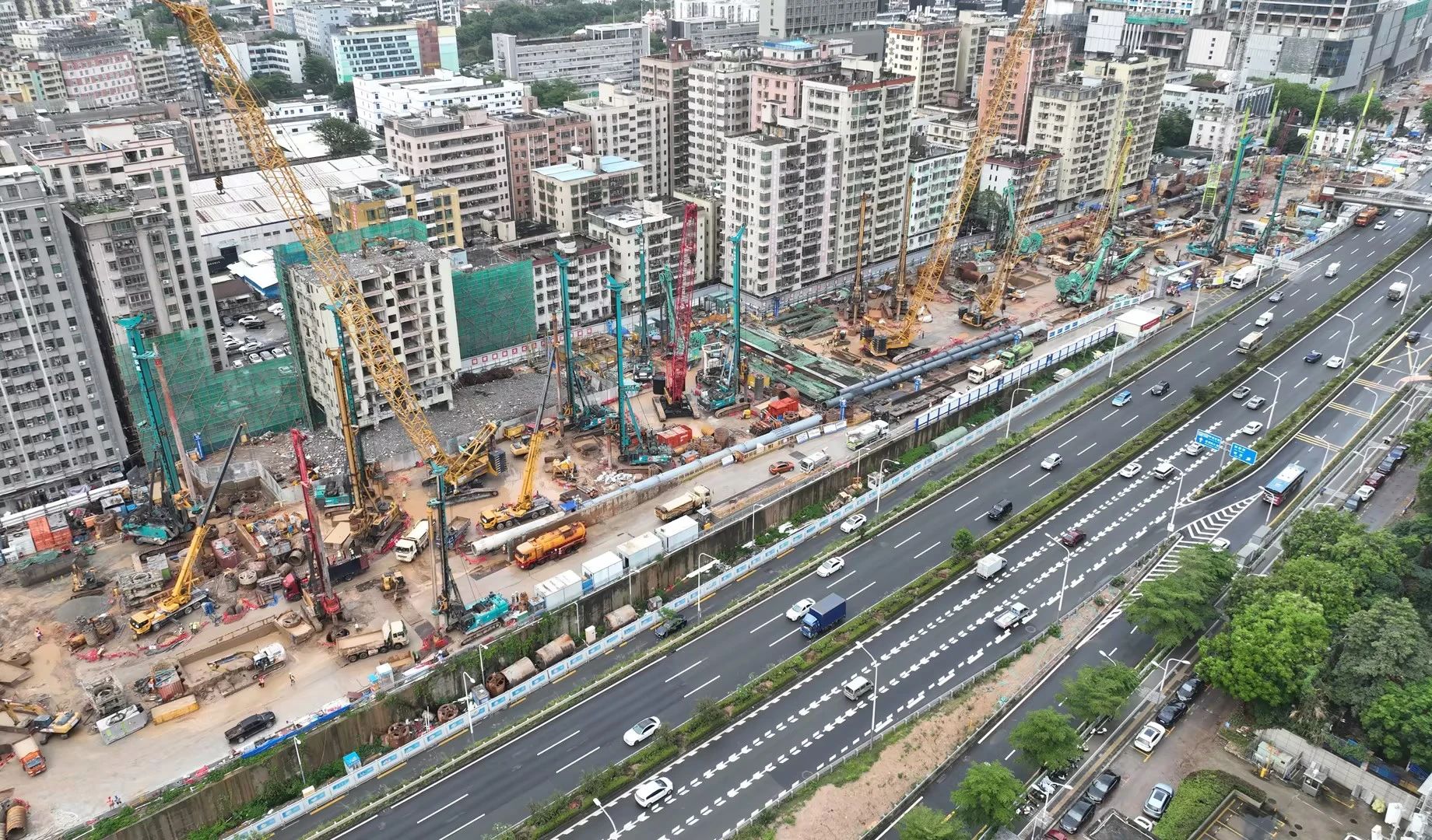 性能突出，，，，，，，超强助力！必发智能旋挖钻机助力深圳地铁五和站施工