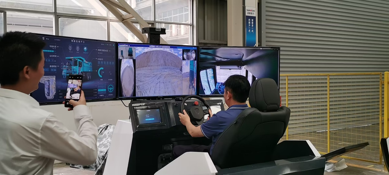 湘潭市工信局带队莅临必发智能开展智能制造现场观摩交流活动