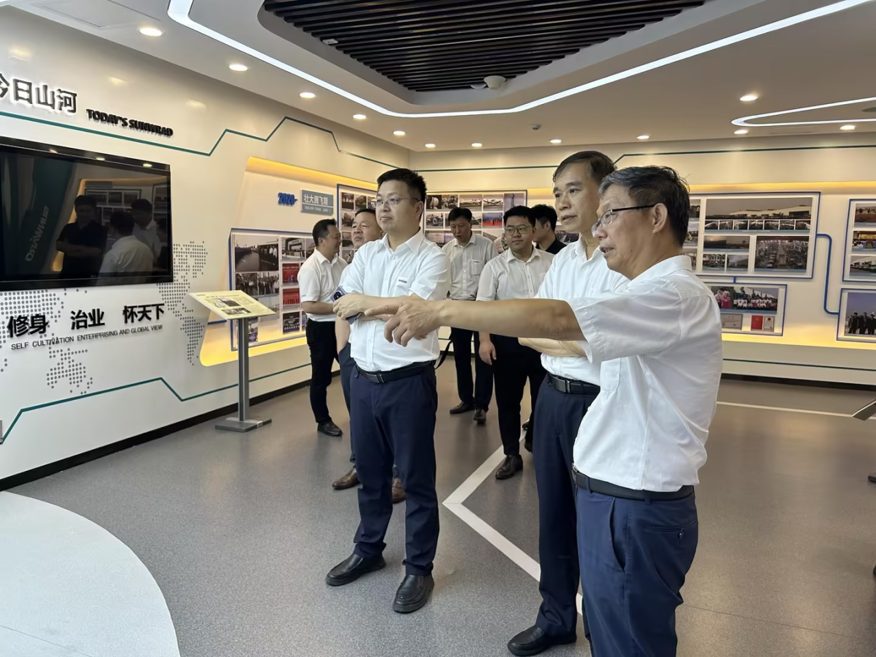 深化交流相助！广州港李明忠副总司理率队莅临必发智能考察交流！