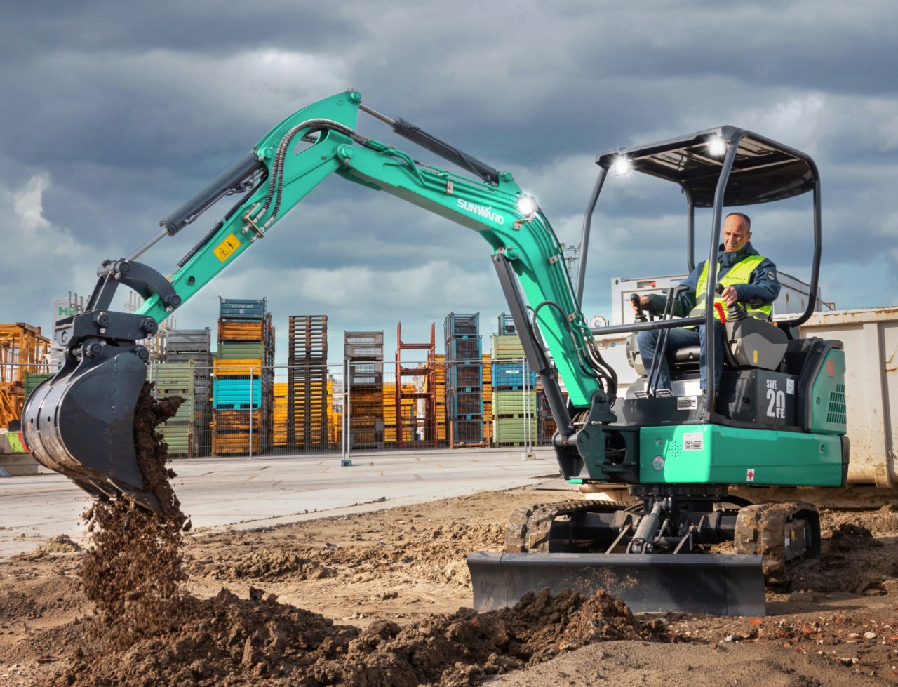 向新而行！必发智能电动挖掘机线上推介会乐成举行
