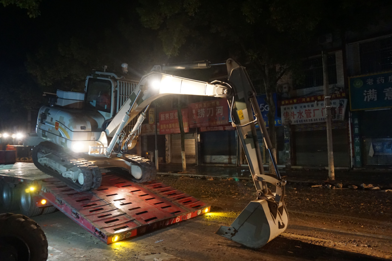 驰援湖南平江抗洪抢险，，，，，，，共克时艰显继续