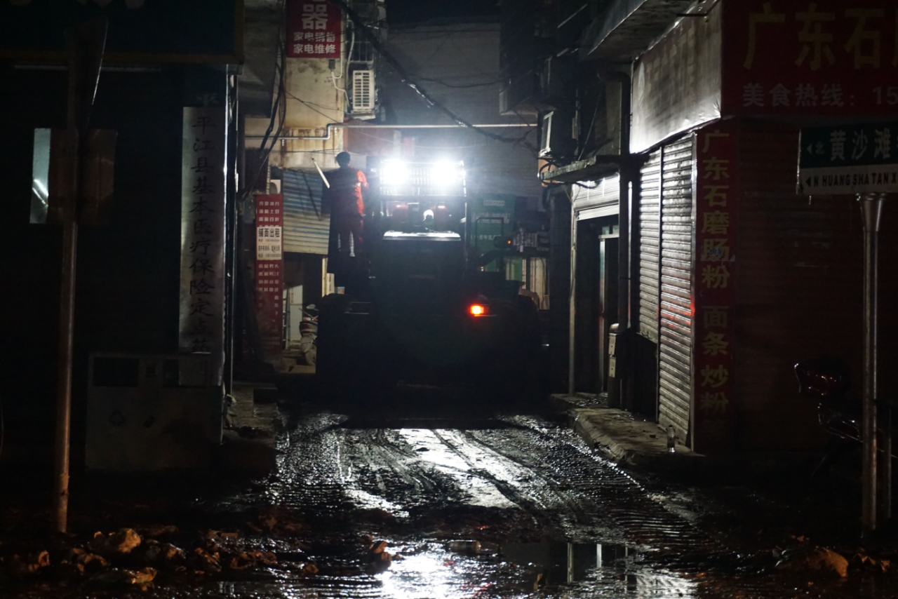 驰援湖南平江抗洪抢险，，，，，，，共克时艰显继续