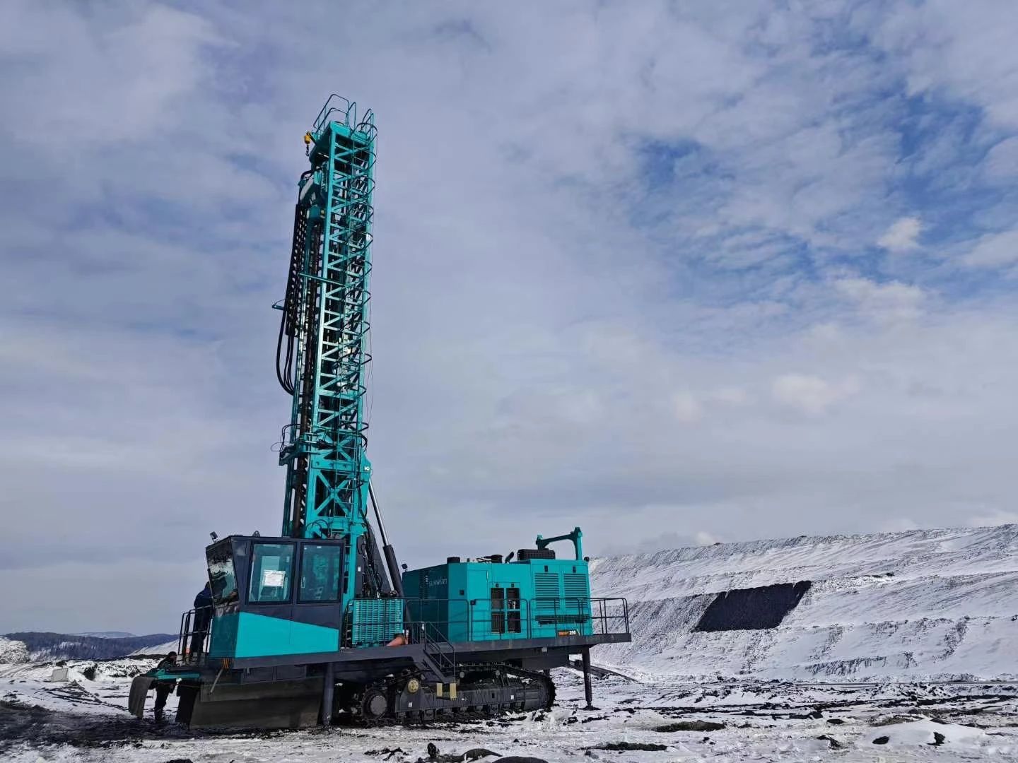 月钻进42888米，，，，，，，必发智能牙轮钻机施工效率再立异高