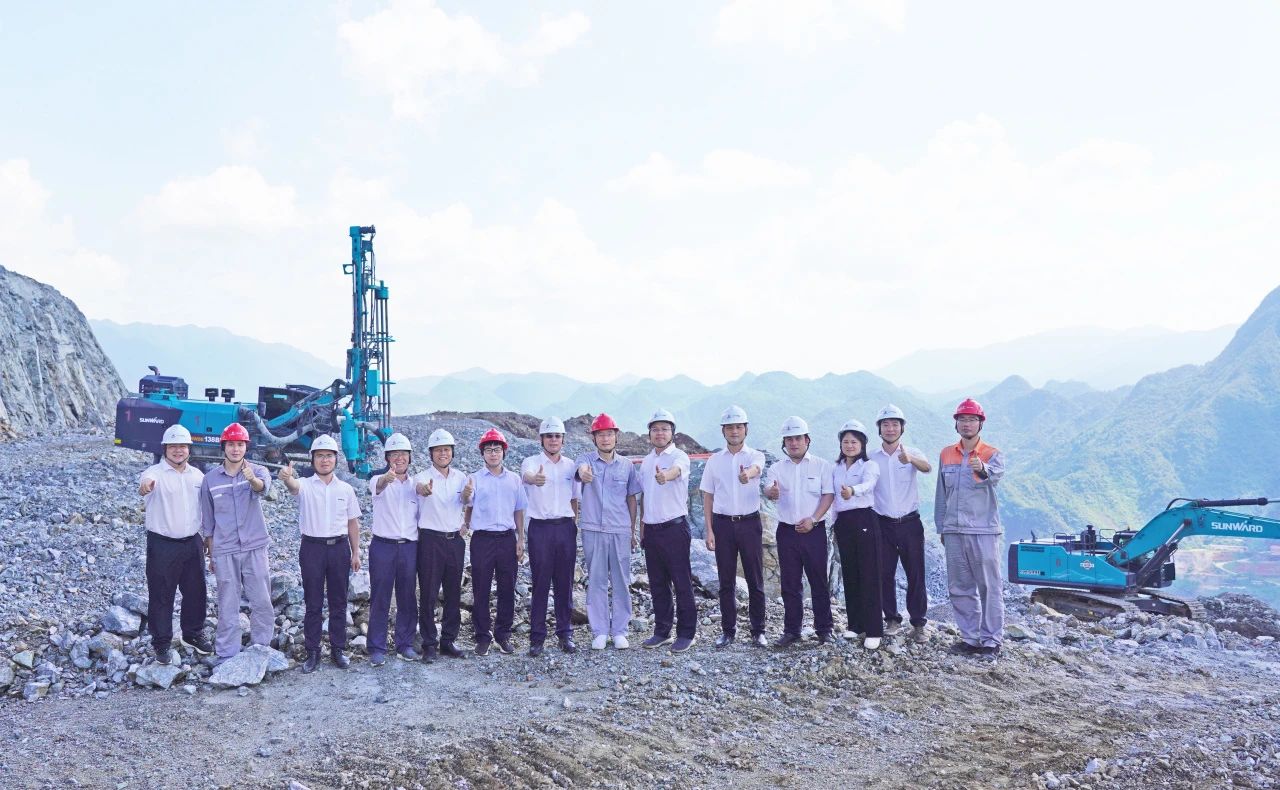 相助共赢，，，，，，，智胜未来！必发智能造访湖南柿竹园有色金属有限责任公司