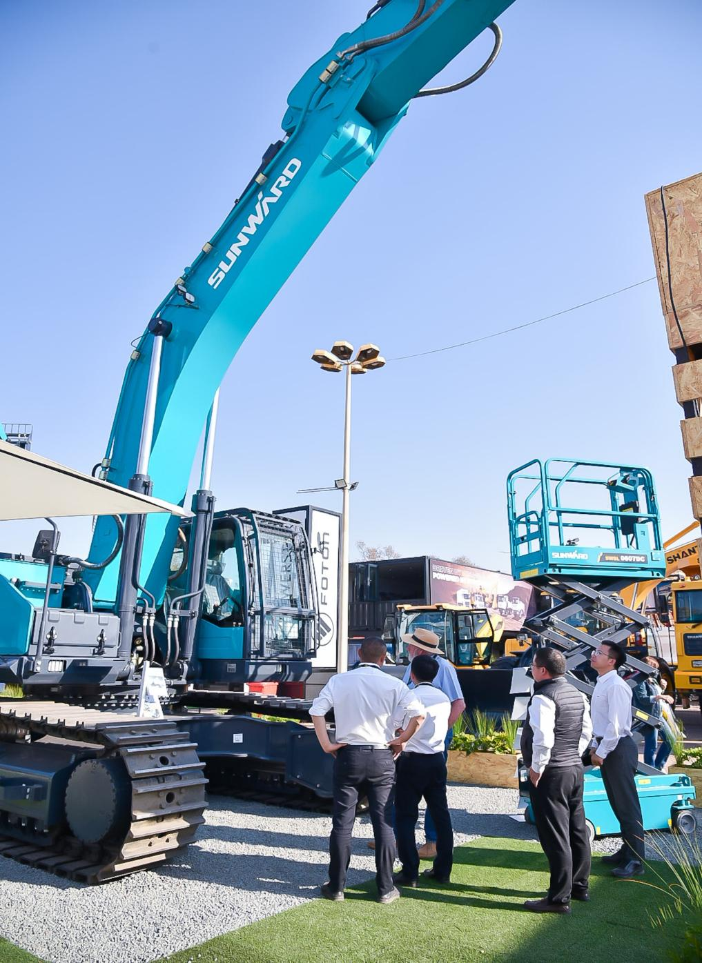 跨越山海，，，，，，，重器远航！必发智能亮相南非最大矿业展会