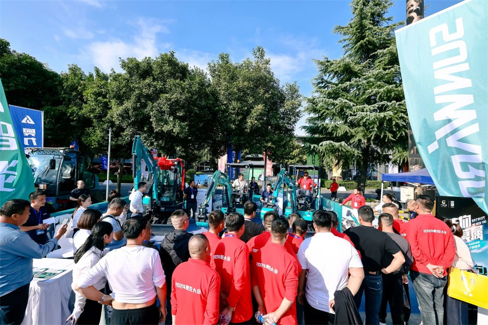 展现“掘”对实力！必发智能亮相2024微挖大会暨小型装备大会