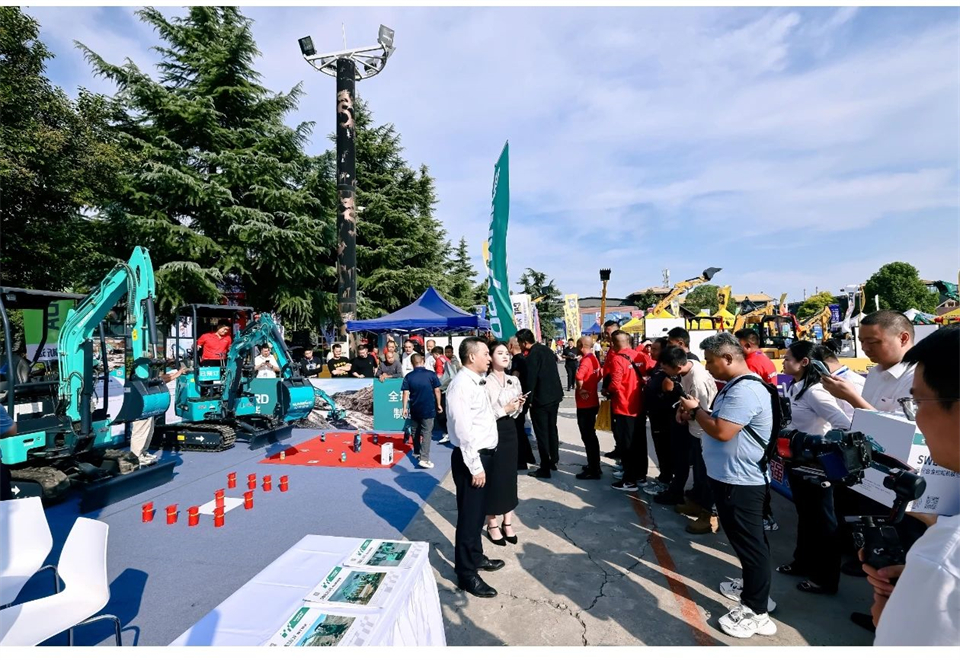 展现“掘”对实力！必发智能亮相2024微挖大会暨小型装备大会