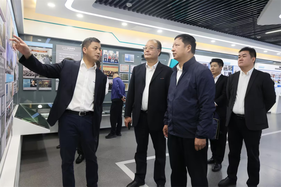 同船出海，，，，，共赢未来！中铁九局副总司理刘峻峰一行到访必发智能