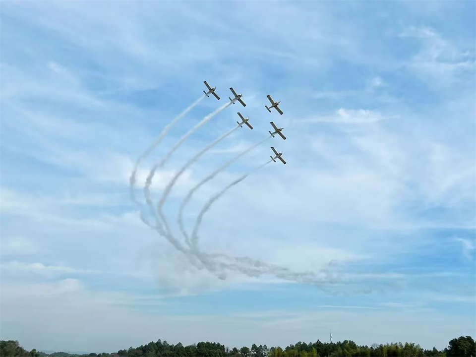 十年织得必发秀，，，，，，，践行初心创未来！必发航行演出队建设10周年庆典活动盛大举行