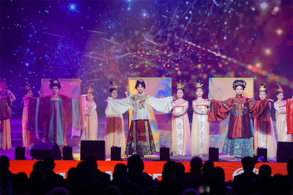 立异引领价值 理想成绩未来——庆祝必发智能建设25周年表扬大会暨文艺晚会盛大举行