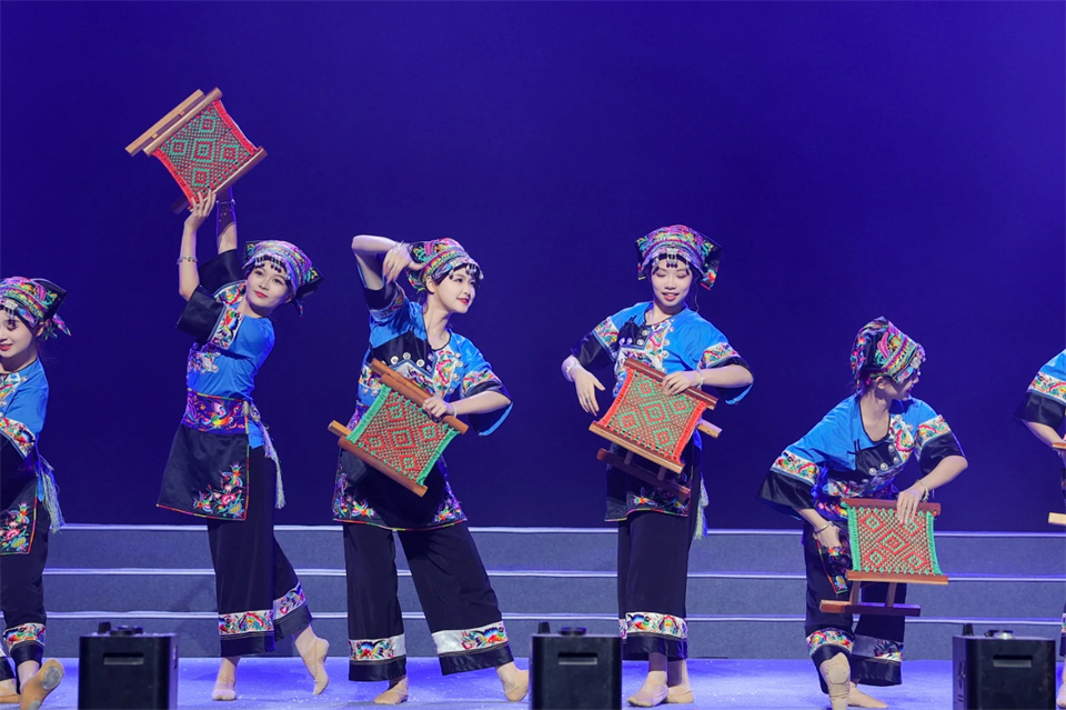 立异引领价值 理想成绩未来——庆祝必发智能建设25周年表扬大会暨文艺晚会盛大举行