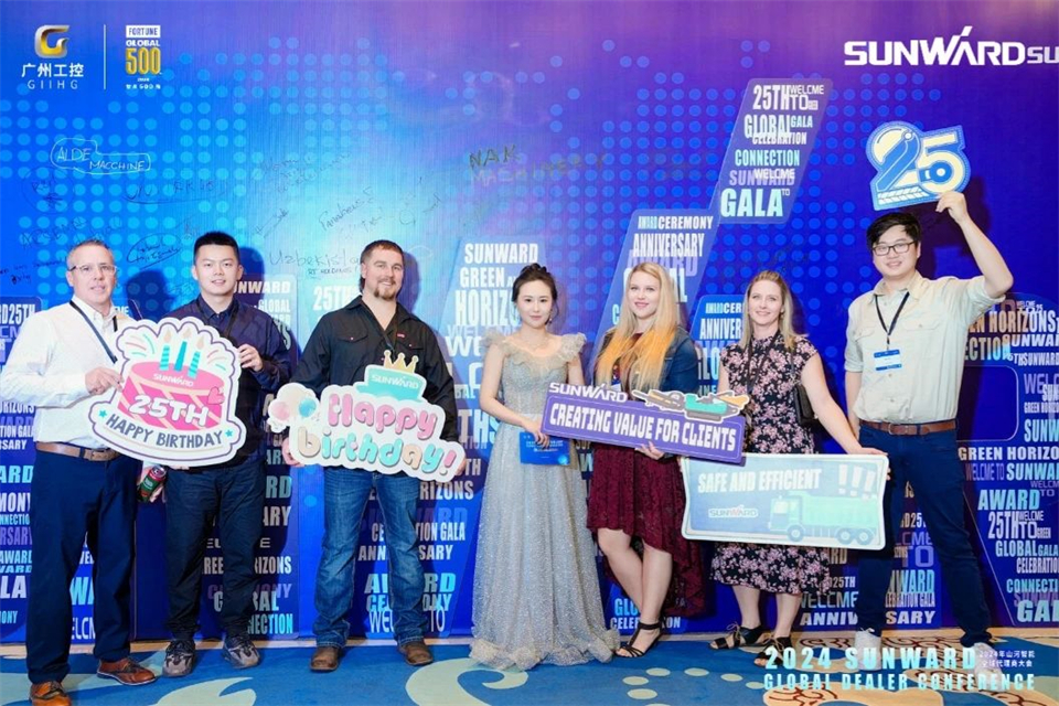 立异驱动相助，，，必发智能全球署理商大会乐成举行