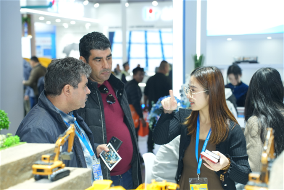 智造空间，，，，，，价值共生！广州必发精彩亮相2024上海宝马展