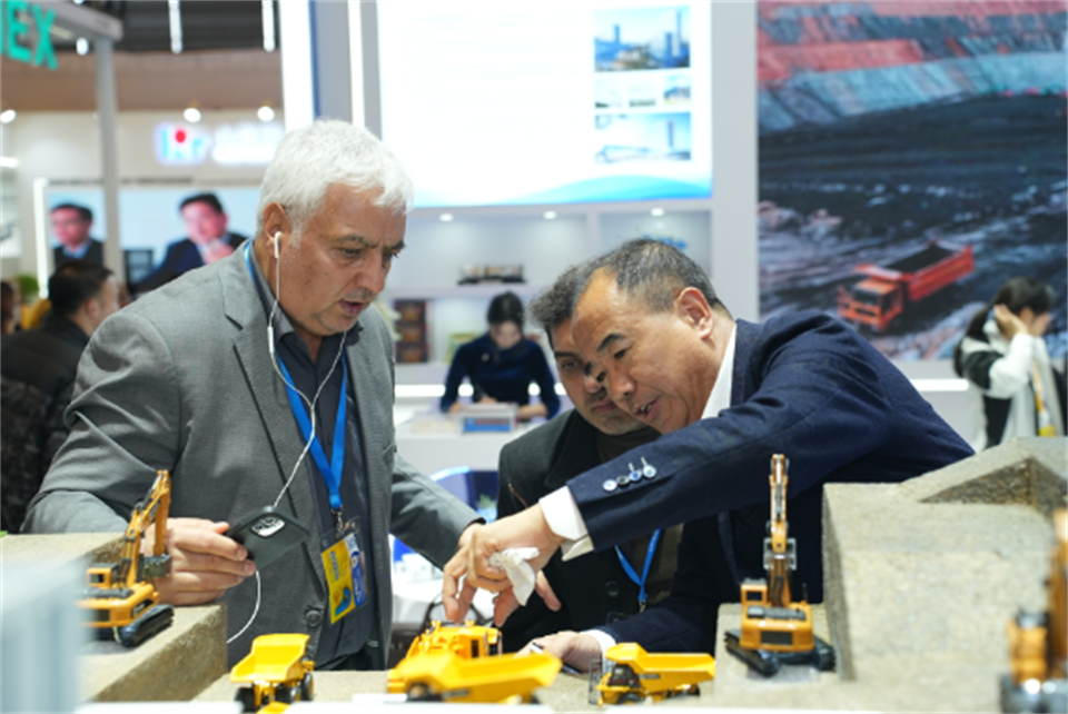 智造空间，，，，，，价值共生！广州必发精彩亮相2024上海宝马展