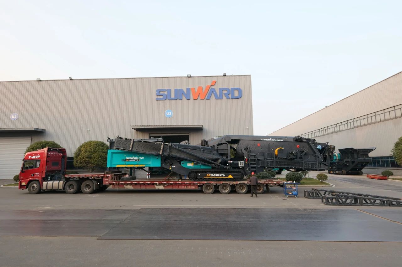 必发普石勒柴电一体移动破碎筛分装备热销外洋