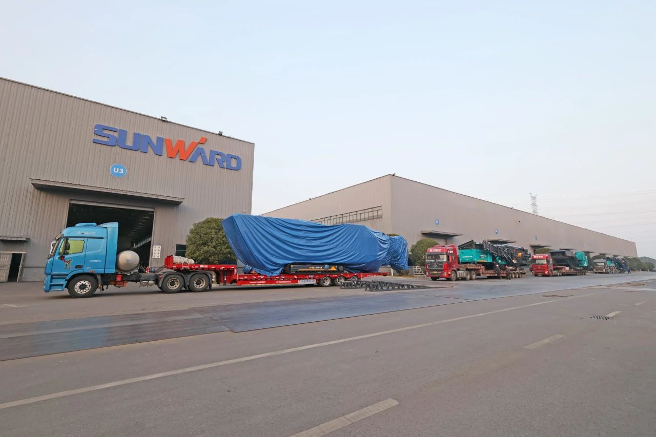 必发普石勒柴电一体移动破碎筛分装备热销外洋