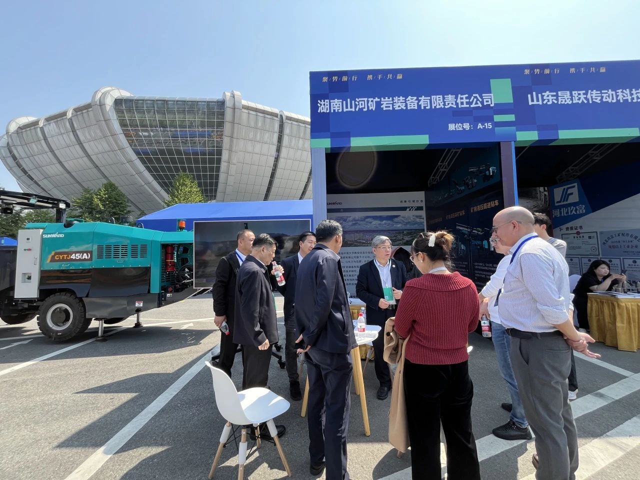 必发矿岩携井下掘进台车亮相苍南矿山井巷机械展