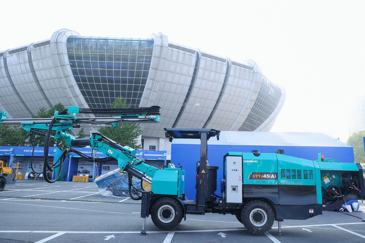必发矿岩携井下掘进台车亮相苍南矿山井巷机械展