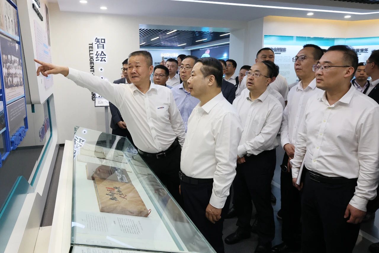 天能控股集团党委书记、董事长张天任率队到访必发智能
